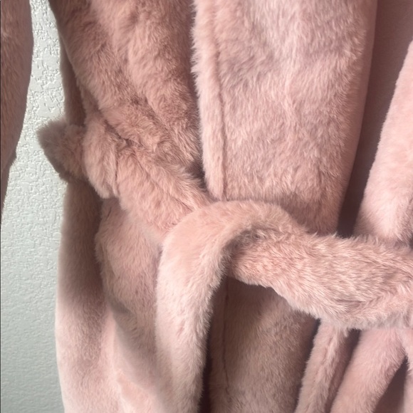 Cozy Pink Faux Fur Robe minky couture - Picture 4 of 7